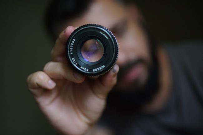 lens-2403798_1920