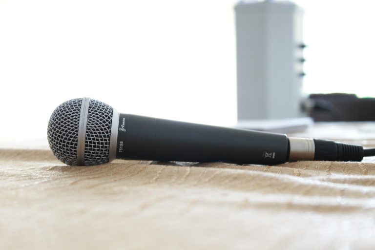 microphone-380310_1920